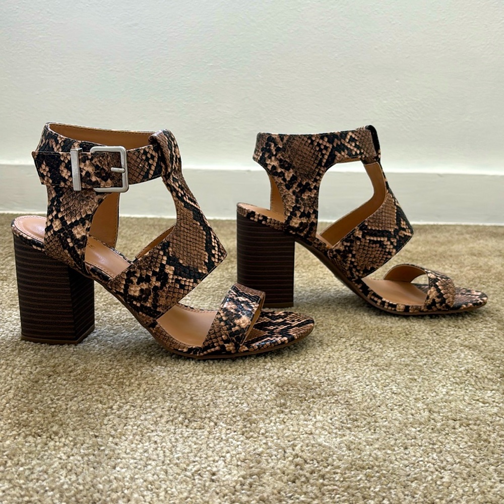 NWT Express Snake Print Block Heel Sandals - Picture 2 of 8